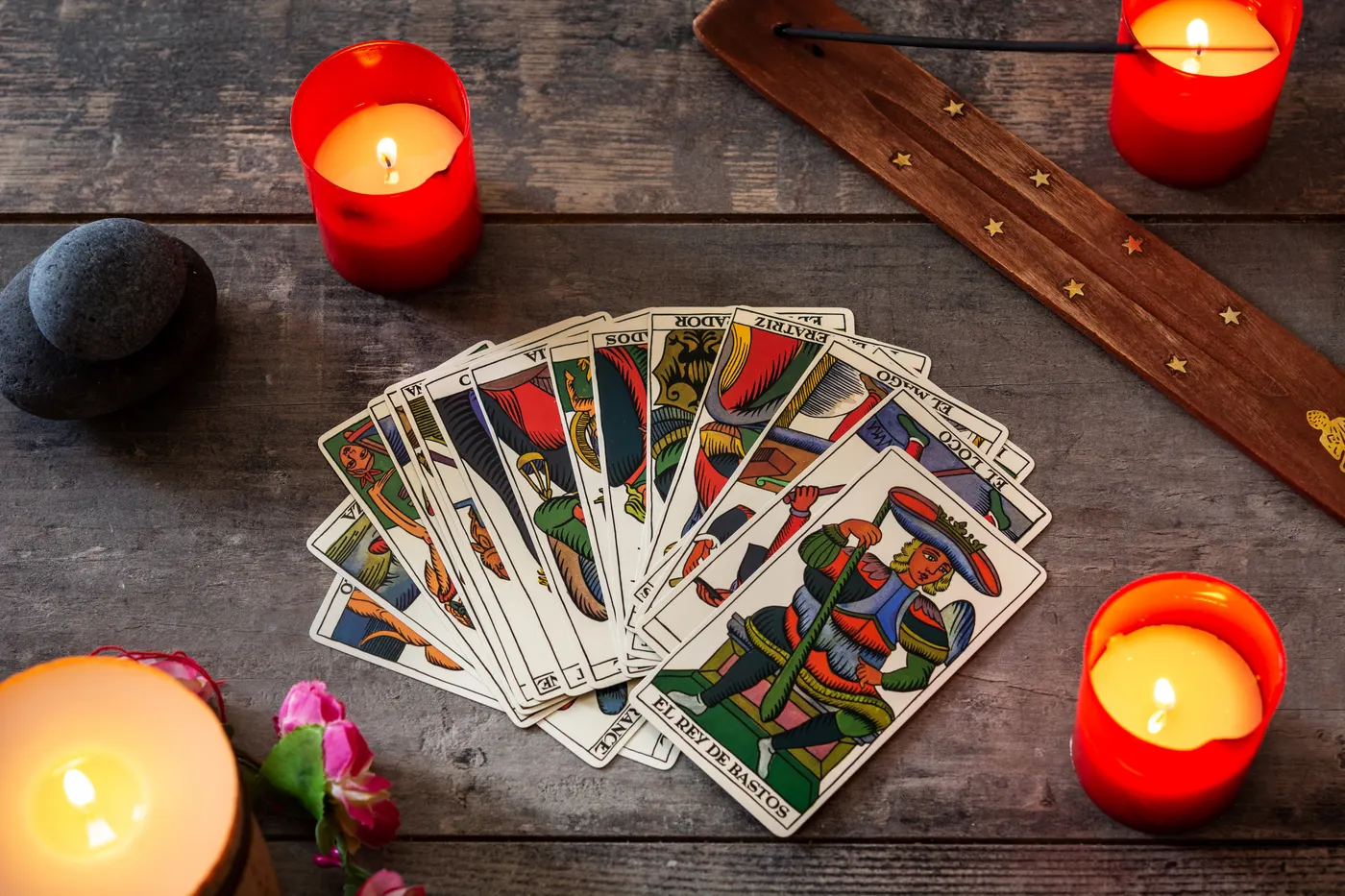 PSYCHIC PALM / TAROT / MEDIUM READINGS BY RONI TODD
